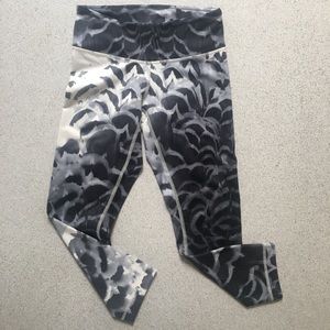 LuLulemon Capris 4